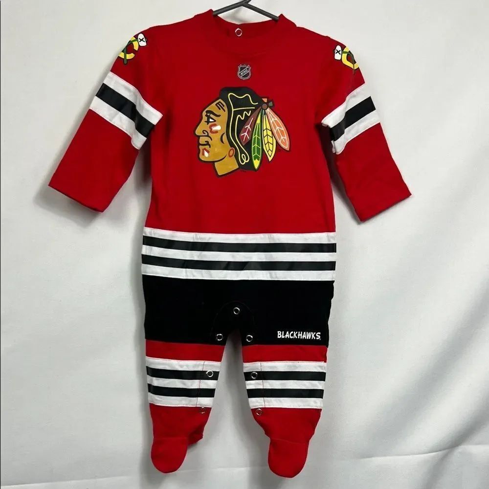 NHL Red and Blackhawks one piece Footed knit sleep and play size 3-6 months
